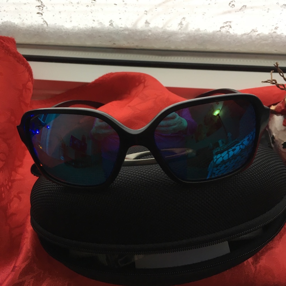 OAKLEY SUNGLASSES BLACK